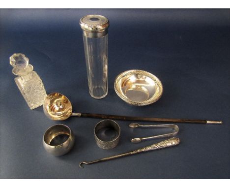 A mixed collection of silver to include a pair of late 1920s silver bonbon dishes, with pierced rim and darted borders, pair 
