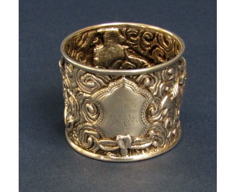 Good quality eastern white metal napkin ring embossed with theatrical characters upon a scrolled ground, 1.2oz approx