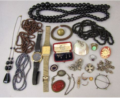 Quantity of costume jewellery to include an ornate yellow metal watch key, together with a 9ct ring and dress stud (both af) 