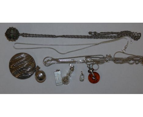 A silver dish pendant and other silver jewellery