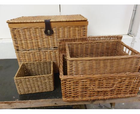 A wicker trunk, two wicker baskets and another basket (4).