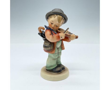 Hand-painted porcelain figurine depicting a boy playing the violin, wearing a brown derby and an orange coat. Goebel TMK2. Is