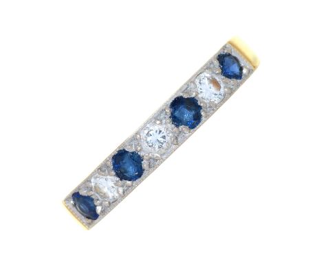 A DIAMOND AND SAPPHIRE RING IN 18CT GOLD, 3.5G, SIZE O 