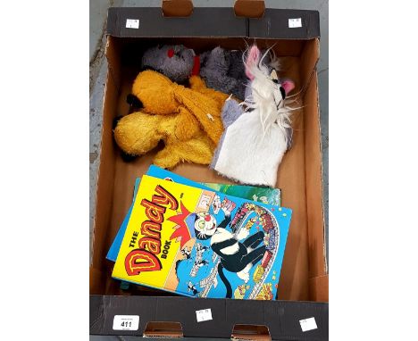 CHAD VALLEY GLOVE PUPPETS, INCLUDING SOOTY, SWEEP AND TOM THE CAT AND DANDY, BEANO AND TOM AND JERRY ANNUALS, C1970'S 