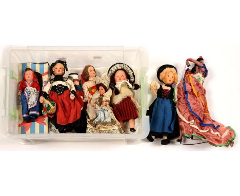 A QUANTITY OF VINTAGE COSTUME DOLLS 