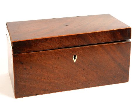 A GEORGE III MAHOGANY AND LINE INLAID TEA CADDY, WITH FITTED INTERIOR WITH TWO CANISTERS, 30CM L 