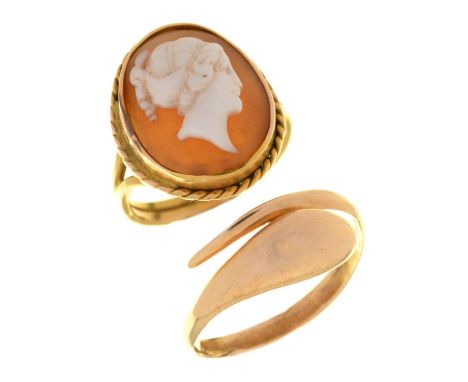 A GOLD SERPENT RING, MARKED K14, 1.5G AND A CAMEO RING IN GOLD, UNMARKED, 3G, SIZE H½ - M 