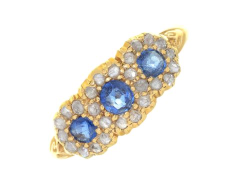 A LATE VICTORIAN SAPPHIRE AND ROSE CUT DIAMOND TRIPLE CLUSTER RING IN 18CT GOLD, BIRMINGHAM 1898, 3G, SIZE O½ 