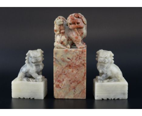 Chinese carved soapstone seal with dog of fo and pup surmount, 17cm high, and a pair of soaptstone dogs of fo, 10cm high, 