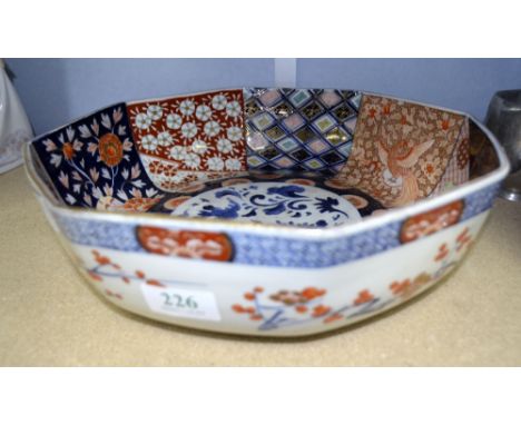 Japanese Imari palette octagonal bowl