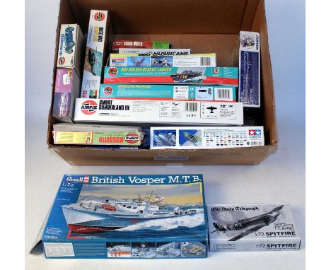 One box containing 13 various mixed scale and mixed subject plastic aircraft and saloon kits, mixed examples to include an Ai