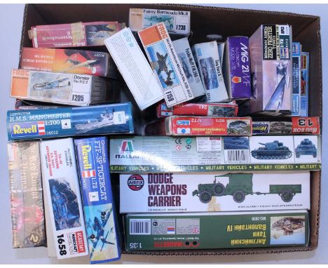 22 various mixed scale plastic military aircraft and vehicle kits, all in original boxes, mixed manufactures, to include an A