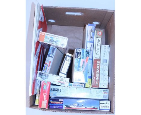 11 various boxed mixed scale plastic military aircraft and vehicle kits, mixed examples, all in original boxes to include a M