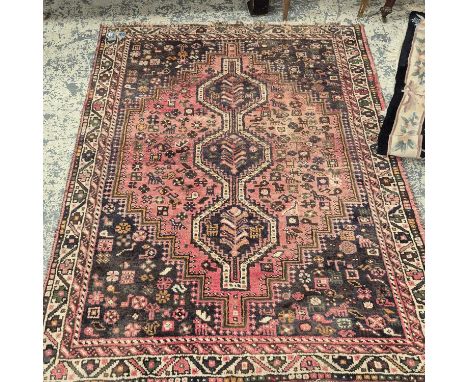 A Persian Shiraz rug 202 x 160 cm