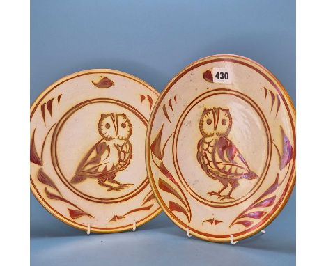 A pair of Alan Caiger Smith orange lustre plates painted with central owls. Dia. 26.5cms
