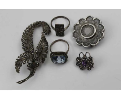 A SELECTION OF SILVER JEWELLERY; Marcasite fern brooch, rectangular marcasite leaf decorated dress ring, aquamarine coloured 