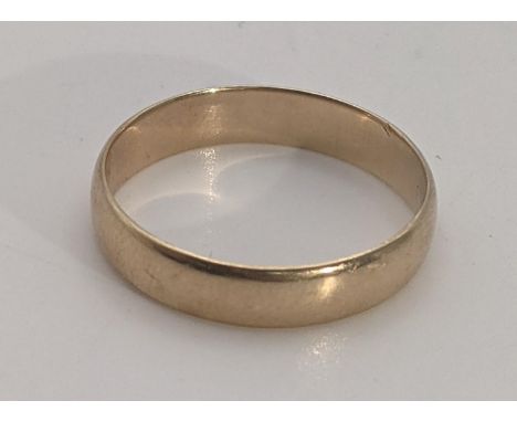A gold wedding band, tested as 10ct gold size R 1/2, 2.6gLocation:If there is no condition report shown, please request 