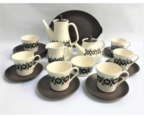 RETRO FIGGJO FLINT NORWEGIAN ROLF PATTERN TEA/COFFEE SETwith stylised motif decoration on a cream ground, comprising five cup