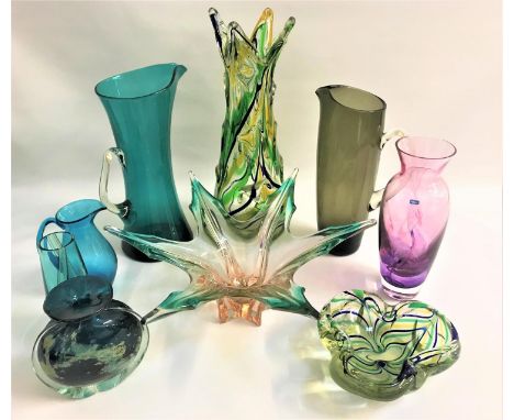 INTERESTING SELECTION OF GLASSWAREincluding a 1960s Venetian Murano art glass bowl and vase by Vetro Artistico Veneziano, bot