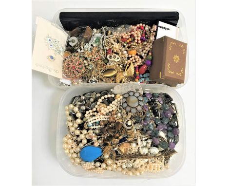 LARGE SELECTION OF COSTUME JEWELLERYincluding a purple and moss agate bead necklace, an opaque agate set brooch, a tiger's ey