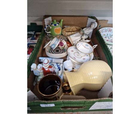 Assorted items including Royal Worcester, Minton, a 1977 Hornsea Pottery Vitramic Muramic dish, Leeds Pottery Creamware, Wedg
