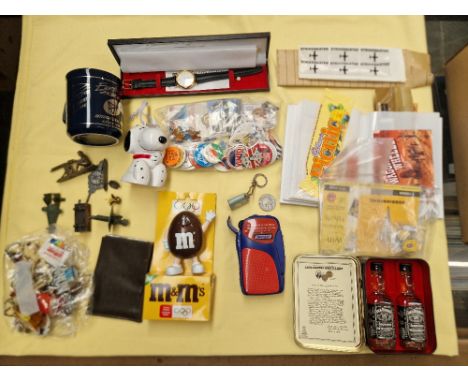 A mixed lot of collectables including button badges, pin badges, Boddingtons items, Jack Daniels whisky miniatures, Mancheste