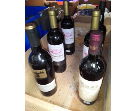 6 bottles of wine - 3 Le Grand Chai, 1 ruby port, 1Australian Shiraz and 1 Bordeaux Superior in chateau box  