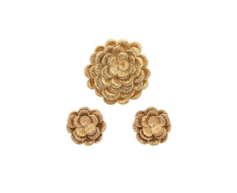 Kutchinsky - An 18ct gold flower brooch, together with a pair of matching ear studs, the brooch designed as a chrysanthemum f