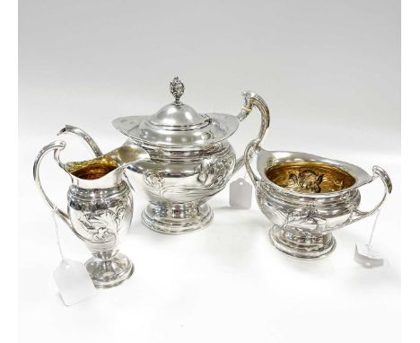 A late Victorian silver Art Nouveau style 3-piece tea set, mark of Elkington &amp; Company Ltd., London 1900, the teapot of g