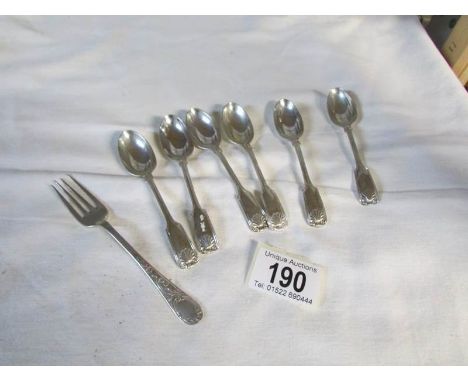 A set of 6 silver tea spoons and a silver fork (132 grams)