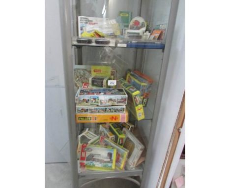 A large collection of Bachmann N gauge trains, boxed building etc