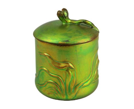 Zsolnay Jugendstil-Deckeldose, Ungarn, Pecs um 1900, Florales Dekor im Japonesque, Keramik, heller Scherben, Wandung mit reli