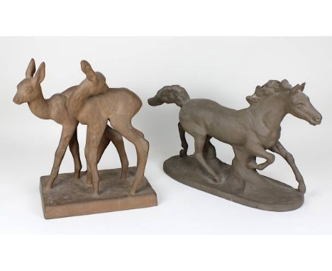 Zwei Tierfiguren, Karlsruher Majolika, deutsch M. 20. Jh.: Hummel-König, Lilli (Straßburg 1901 - 1975 Karlsruhe), galoppieren