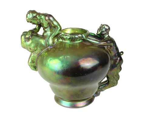 Zsolnay Jugendstilvase mit Faunfiguren, Ungarn, Pécs nach 1910, Entwurf wohl Sándor Apáti Abt (1870 - 1916), Entwurf um 1900,