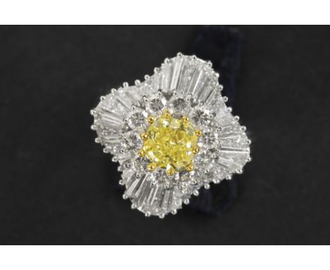 high quality fancy intense yellow square modified brilliant cut diamond of 1,17 carat set in yellow gold (18 carat) mounted o