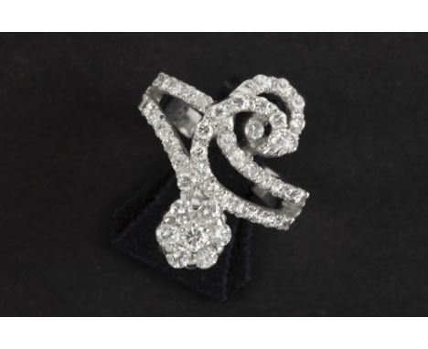 ring with a quite special design in white gold (18 carat) with ca 1,20 carat of very high quality brilliant cut diamonds || D