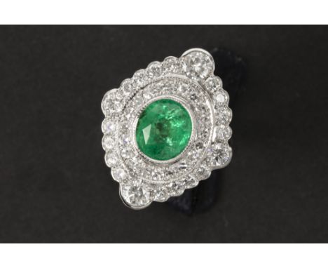 Art Deco style ring in grey gold (18 carat) with a central ca 2,70 carat Colombian emerald and ca 1,85 carat of quality brill