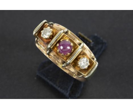 forties' vintage ring in pink gold (14 carat) with a cabochon cut ruby and ca 0,30 carat of high quality brilliant cut diamon