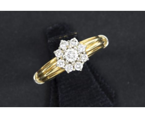 ring in yellow gold (18 carat) with ca 0,35 carat of high quality brilliant cut diamonds || Ring in geelgoud (18 karaat) met 