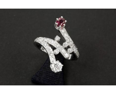 ring in white gold (18 carat) with a ca 0,45 carat ruby, a 0,45 carat high quality brilliant cut diamond and ca 0,50 carat of