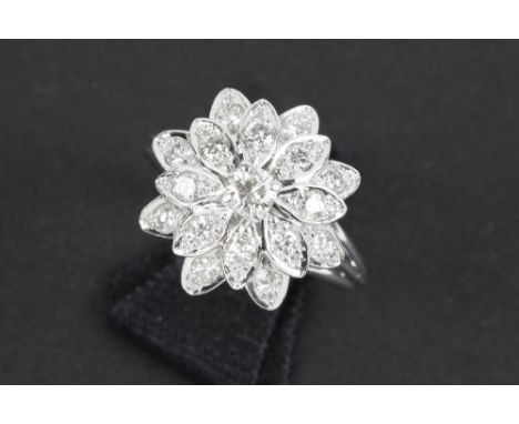 ring in white gold (18 carat) with at least 0,65 carat of high quality brilliant cut diamonds || Ring in witgoud (18 karaat) 
