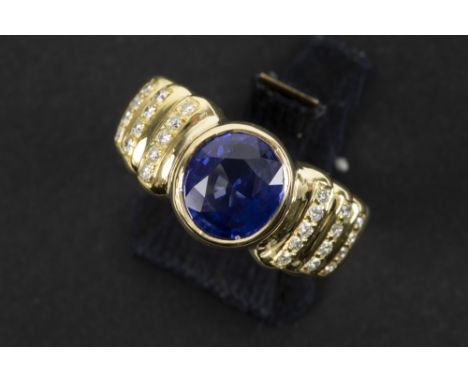 superb 3,14 carat sapphire from Madagascar with an "intense/vivid blue" color set in a ring in white gold (18 carat) with ca 