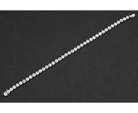 Art Deco bracelet in platinum with ca 6,50 carat of quality old brilliant cut diamonds || Art Deco-bracelet met een klassiek 