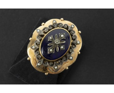 19th Cent. ring in yellow gold (14 carat) with blue enamel and small pearls || Negentiende eeuwse ring in geelgoud (14 karaat