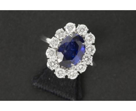ring in white gold (18 carat) with central ca 3,50 carat Ceylan sapphire surrounde by ca 1,50 carat of very high quality bril
