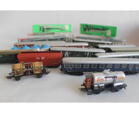 A COLLECTION  OF BOXED AND LOOSE MARKLIN, FLEISCHMANN AND POCHER HO GAUGE ITEMS, to include DB carriages and baggage wagons, 