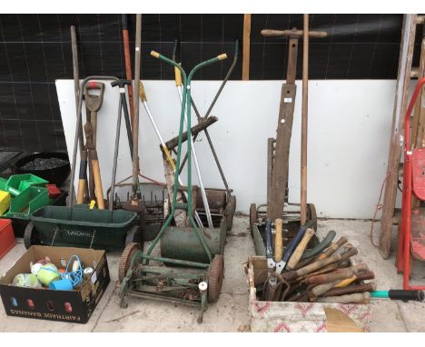 A LARGE COLLECTION OF VINTAGE GARDENING TOOLS TO INCLUDE SHEARS, MOWERS, SPADES ETC 