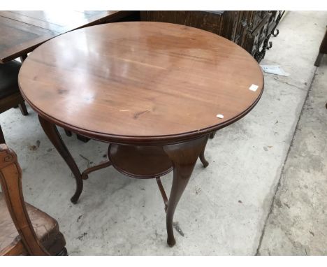 A CIRCULAR MAHOGANY OCCASIONAL TABLE WITH LOWER SHELF 