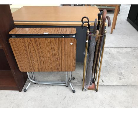 A DROP LEAF FORMICA SIDE TABLE AND A BRASS STICK STAND CONTAINING STICK AND UMBRELLAS 