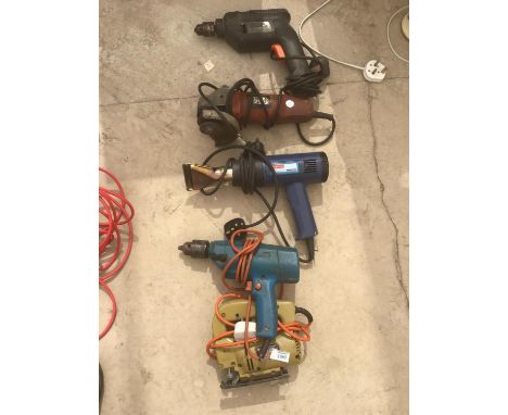 FIVE POWER TOOLS TO INCLUDE TWO DRILLS, A HEAT GUN, AND JIG SAW IN WORKING ORDER AND AN ANGLE GRINDER FOR SPARES OR REPAIR 